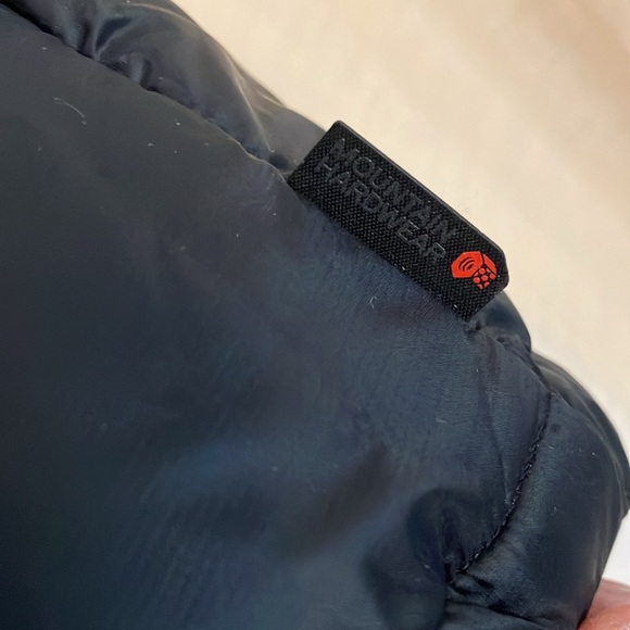 Mountain Hardware vest - Picture 2 of 13